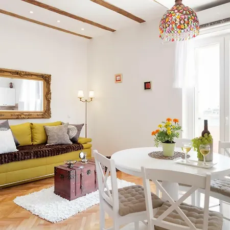 On The Coast-jere Apartman