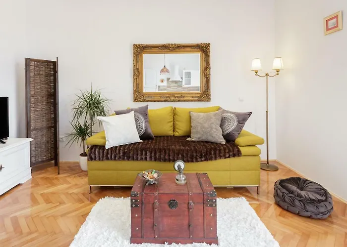 On The Coast-jere Apartment Split