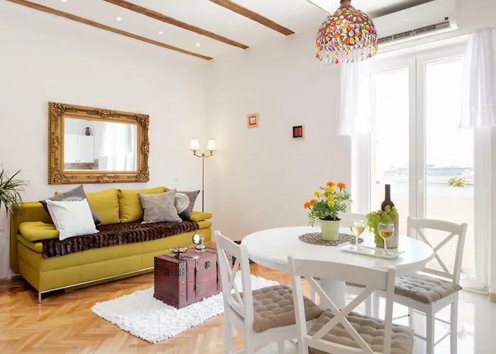 On The Coast-jere Apartment