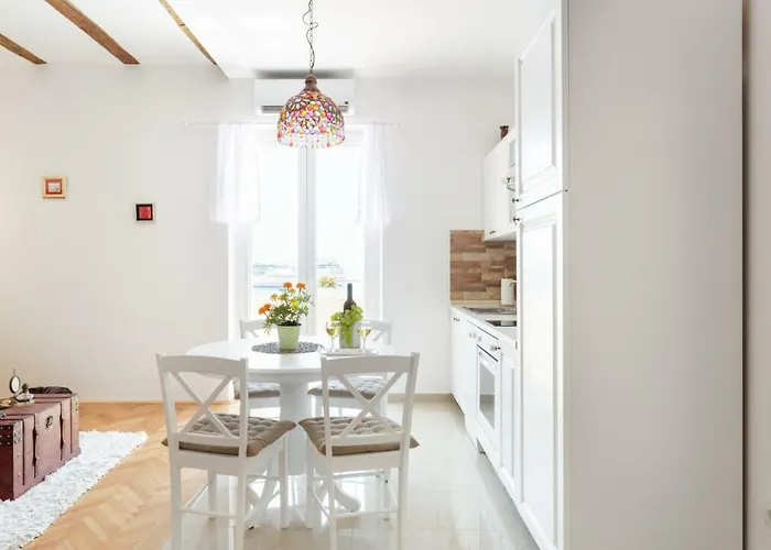 On The Coast-jere Apartment